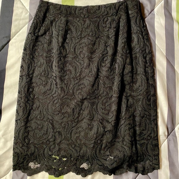 Garnet Hill Dresses & Skirts - 🖤NWOT Garnet Hill scroll lace pencil skirt size 8